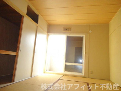 【寝室】 | ファミール泉　B | 和室6帖　※左右反転イメージ