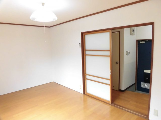 ミネルバ八日町の洋室