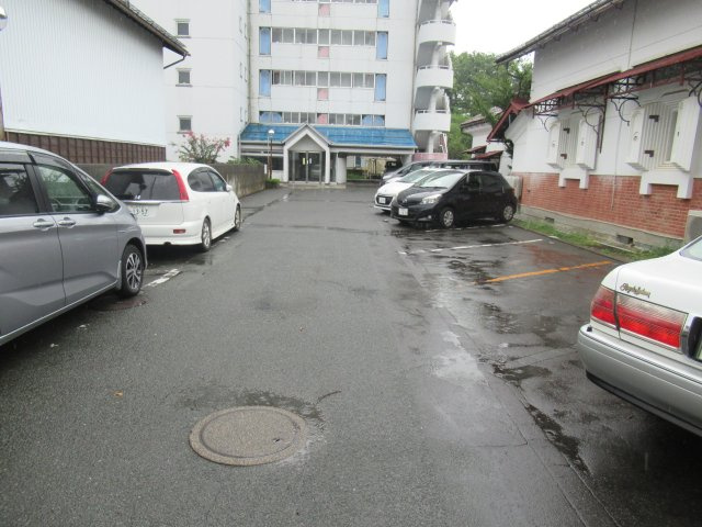 パークシティ八日町の駐車場