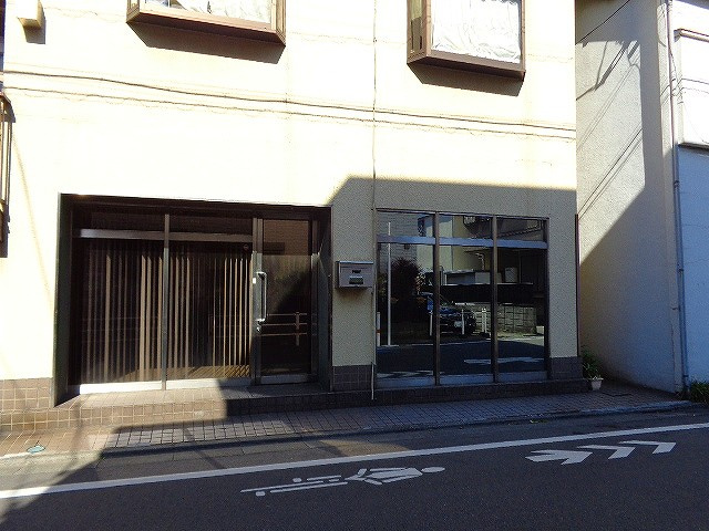大田区中央２丁目の倉庫のエントランス