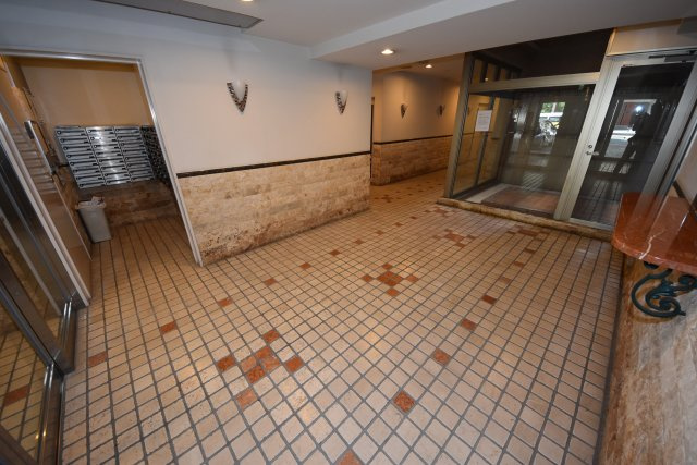 ジュネーゼグラン心斎橋東のエントランス