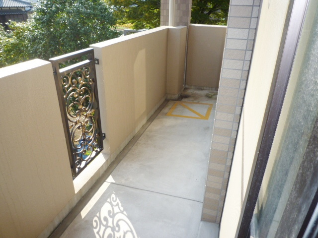 Dearcortkawanami（ディアコートカワナミ）【キャッシュバック対象物件】のバルコニー|バルコニー付きです