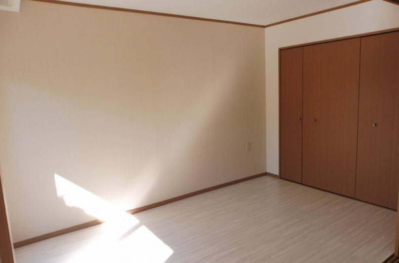 Dearcortkawanami（ディアコートカワナミ）【キャッシュバック対象物件】の洋室|広々とした洋室です