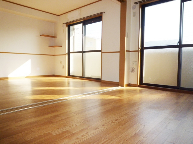 Dearcortkawanami（ディアコートカワナミ）【キャッシュバック対象物件】の洋室|広々とした洋室です