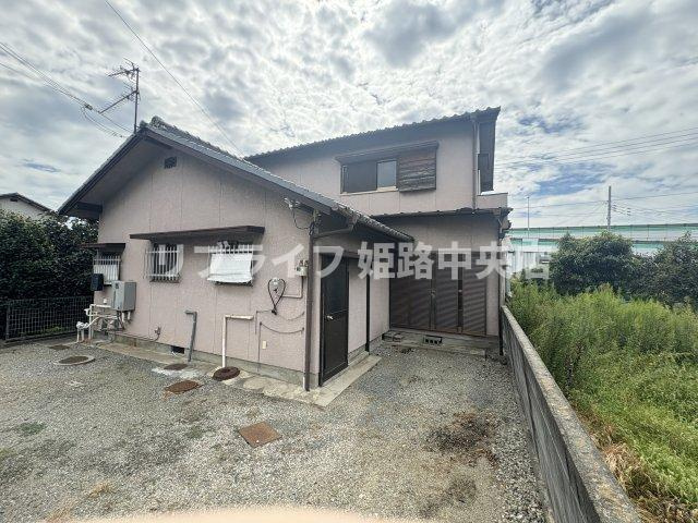 中地戸建の駐車場