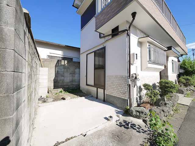 福智院一戸建の駐車場|カースペースがあります