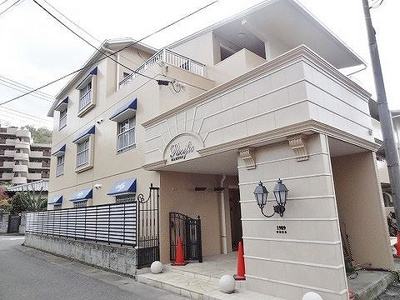 【外観】 | マンションパシフィック | オシャレな外観の3階建てマンションです☆小田急線「向ヶ丘遊園」駅、南武線「中野島」駅より徒歩圏内♪3駅2沿線利用可能です☆