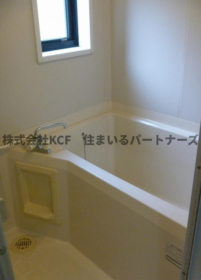 フラワーガーデン津福B棟の浴室|日々の疲れを癒すお風呂付です