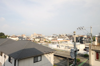 【展望】 | 周辺に高い建物・視界を遮る建物がないので眺望◎日当り風通しもGOOD♪
