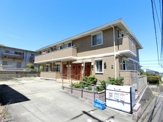 【外観】 | 小田急線「読売ランド前」駅より徒歩9分！閑静な住宅地にある2階建てアパートです♪近隣には公園があるので休日のお散歩にも良いですね☆