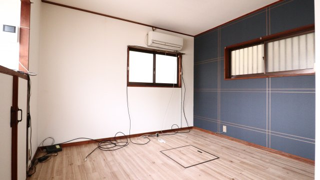 山手5丁目倉庫付戸建の居間・リビング