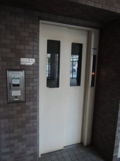 【その他共用部分】 | お買い物時やベビーカーの出し入れに便利なエレベーター付