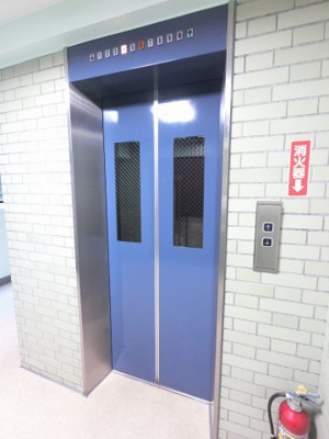 【その他共用部分】 | パークノヴァ横浜壱番館 | お買い物時やベビーカーの出し入れに便利なエレベーター付。