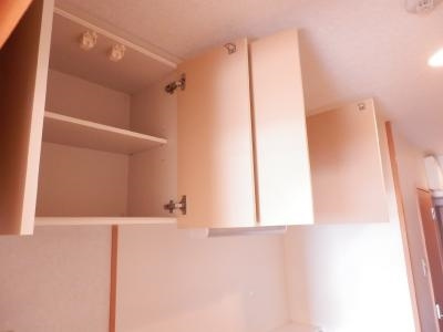 VILLA MARY 五条(旧：ビクトワール五条壬生)の収納|キッチン上部棚