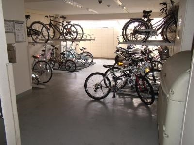 VILLA MARY 五条(旧：ビクトワール五条壬生)の駐車場|駐輪場