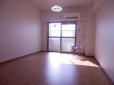 VILLA MARY 五条(旧：ビクトワール五条壬生)の居間・リビング|洋室