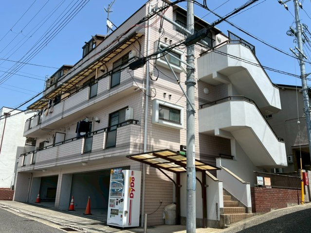 泉ヶ丘マンションの外観