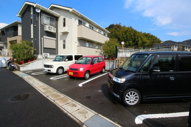ノーブルの駐車場