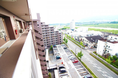 【その他共用部分】 | ライオンズマンション淀リバーサイド | 徒歩圏内に《桂川》の堤防があるのでウォーキングやお散歩がいつでも楽しめますよ♪
