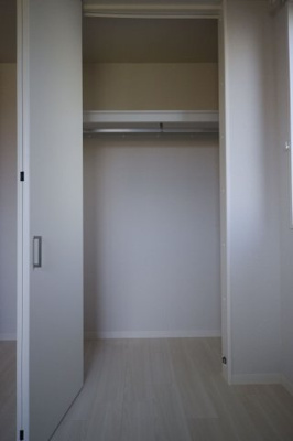 【エントランス】 | 【シャーメゾン】メゾンリヴェール | 5.9帖洋室収納
