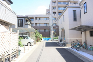 【前面道路含む現地写真】