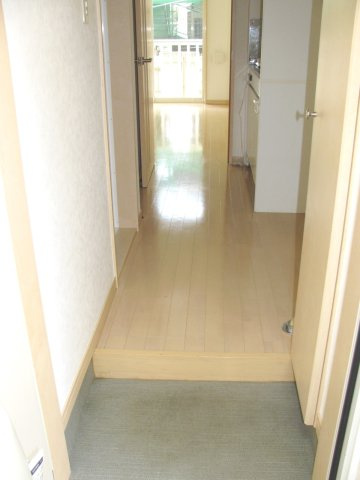 カーサオカⅡの玄関|※写真は同タイプの別室になります