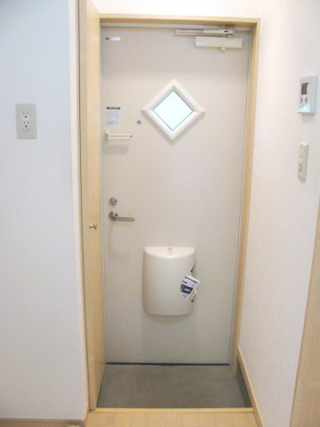 カーサオカⅡの玄関|※写真は同タイプの別室になります