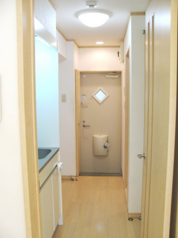 カーサオカⅡの玄関|※写真は同タイプの別室になります