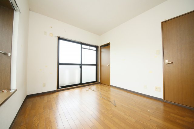 ヴァンベール新舞子の洋室