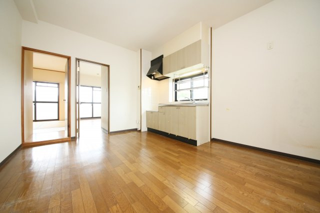 ヴァンベール新舞子の居間・リビング