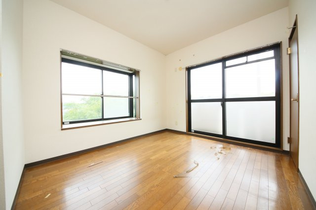 ヴァンベール新舞子の洋室