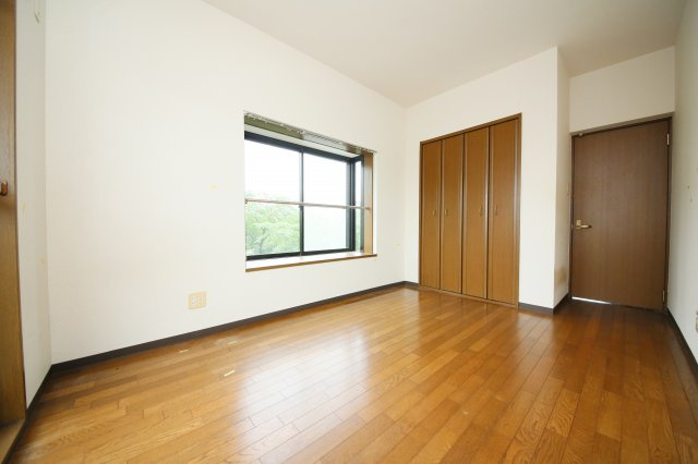 ヴァンベール新舞子の洋室