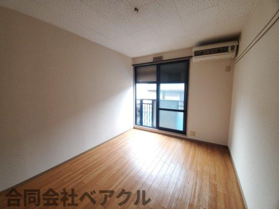 【居間・リビング】 | プチメゾンマリア | こちらの居間で趣味の時間をお楽しみください