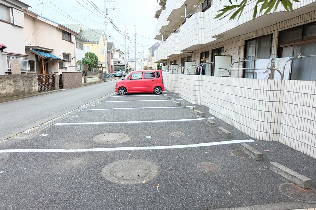 サンシティアサヒの駐車場