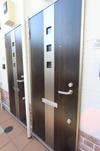 ユナイト 台町モンテビアンコのエントランス|同タイプ参考写真です。