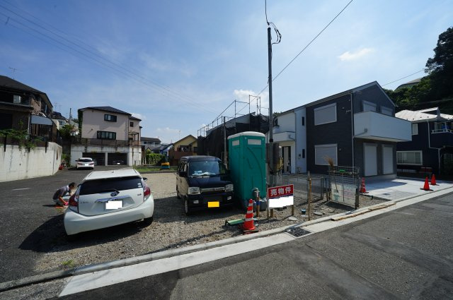 上星川駅から平坦徒歩９分！ＬＤＫ１８．４帖の４ＬＤＫ。カースペース２台♪保土ヶ谷区坂本町　全５棟新築戸建の外観|周りに高い建物もございませんので、採光の邪魔をしません。