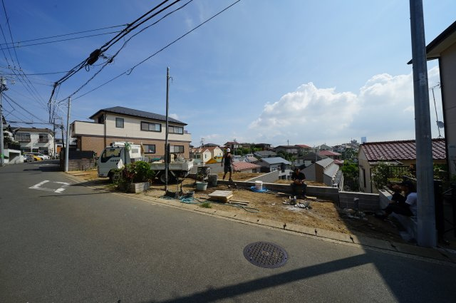 保土ヶ谷駅徒歩圏の閑静な住宅街！リビングイン階段仕様の４ＬＤＫ♪保土ヶ谷区霞台　全３棟新築戸建の外観|現在建築中。完成が楽しみですね。

