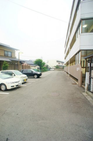 プルミエ国分【キャッシュバック対象物件】の駐車場
