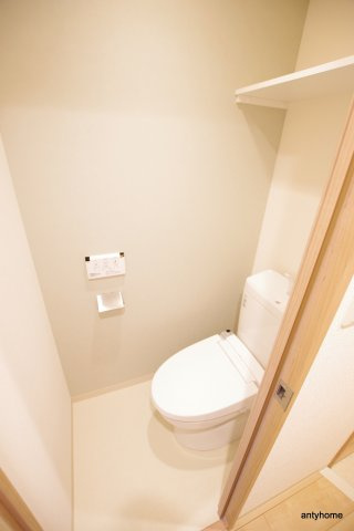 フォーリアライズ南堀江ヴィータ 仲介手数料無料のトイレ