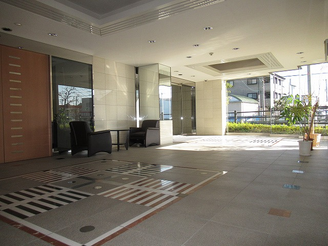 アルファステイツ北本町Ⅲのエントランス