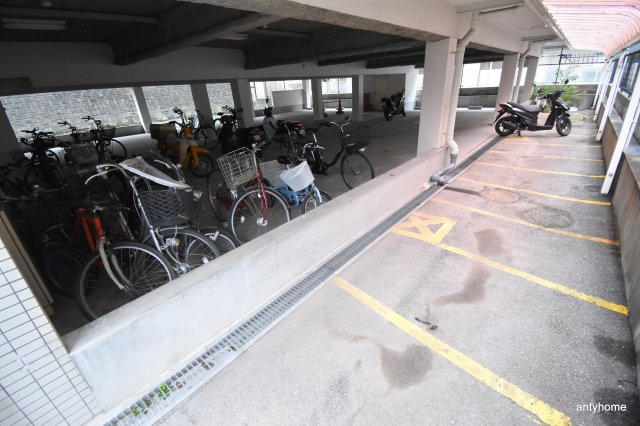 江坂ハイツ8　仲介手数料無料の駐車場