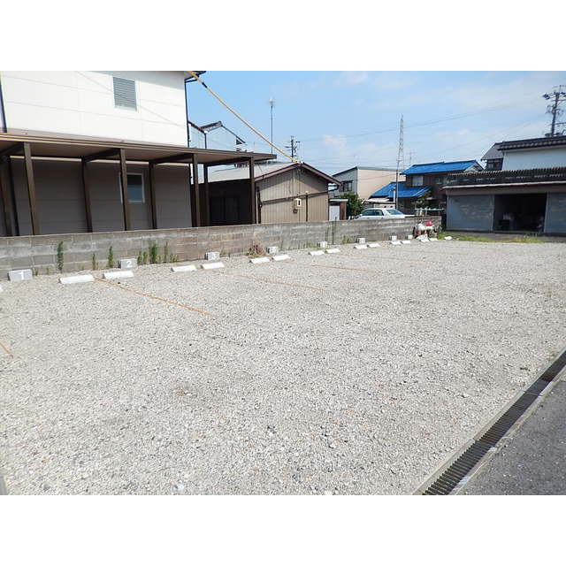 岐阜市柳津町南塚２丁目の駐車場
