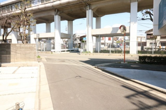 【前面道路含む現地写真】