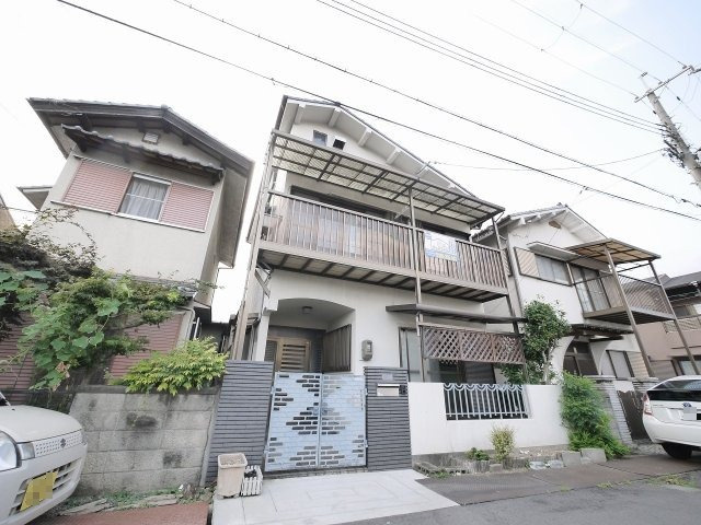 紀寺町戸建の外観|キレイな外観です。