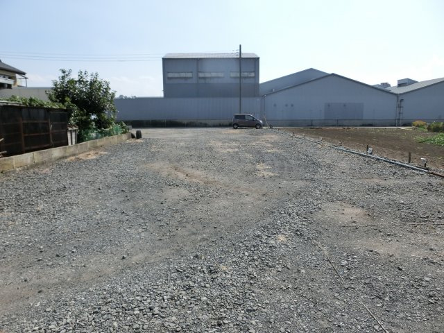 鴻巣市八幡田の売地の前面道路含む現地写真