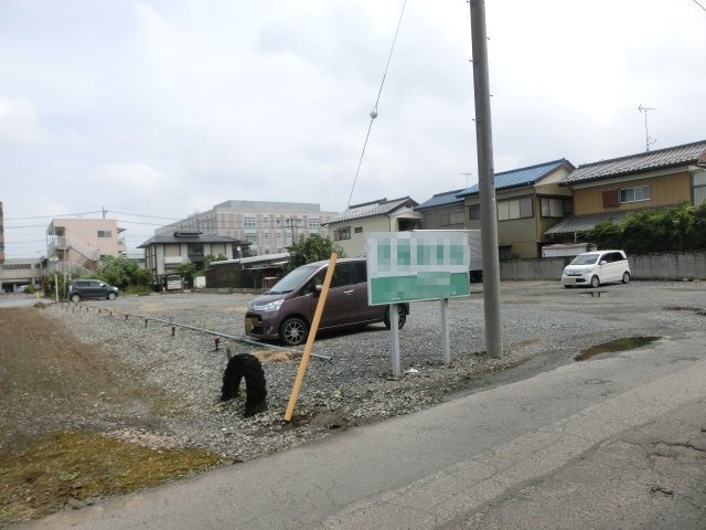 鴻巣市八幡田の売地の前面道路含む現地写真