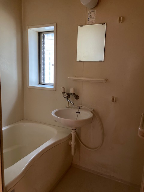 足立区神明南２丁目のアパートの浴室