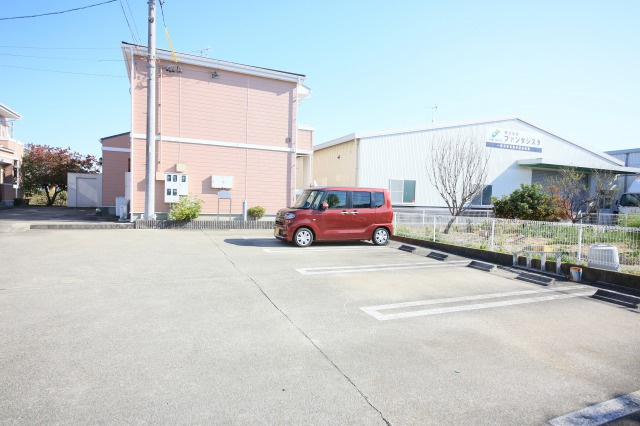 メゾンいかみAの駐車場