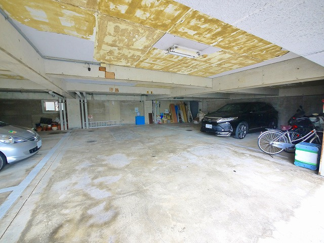 スクエアメゾン奈良阪の駐車場