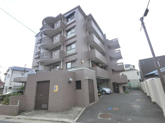 【外観】 | 最上階角部屋・2面バルコニーにつき採光・風通良好です。
独立性の高い洋室は子供部屋、書斎など多目的利用が可能♪